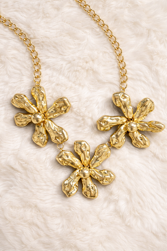 Radiate pure magnetism with the Golden Aura Necklace—a bold statement piece that commands attentio