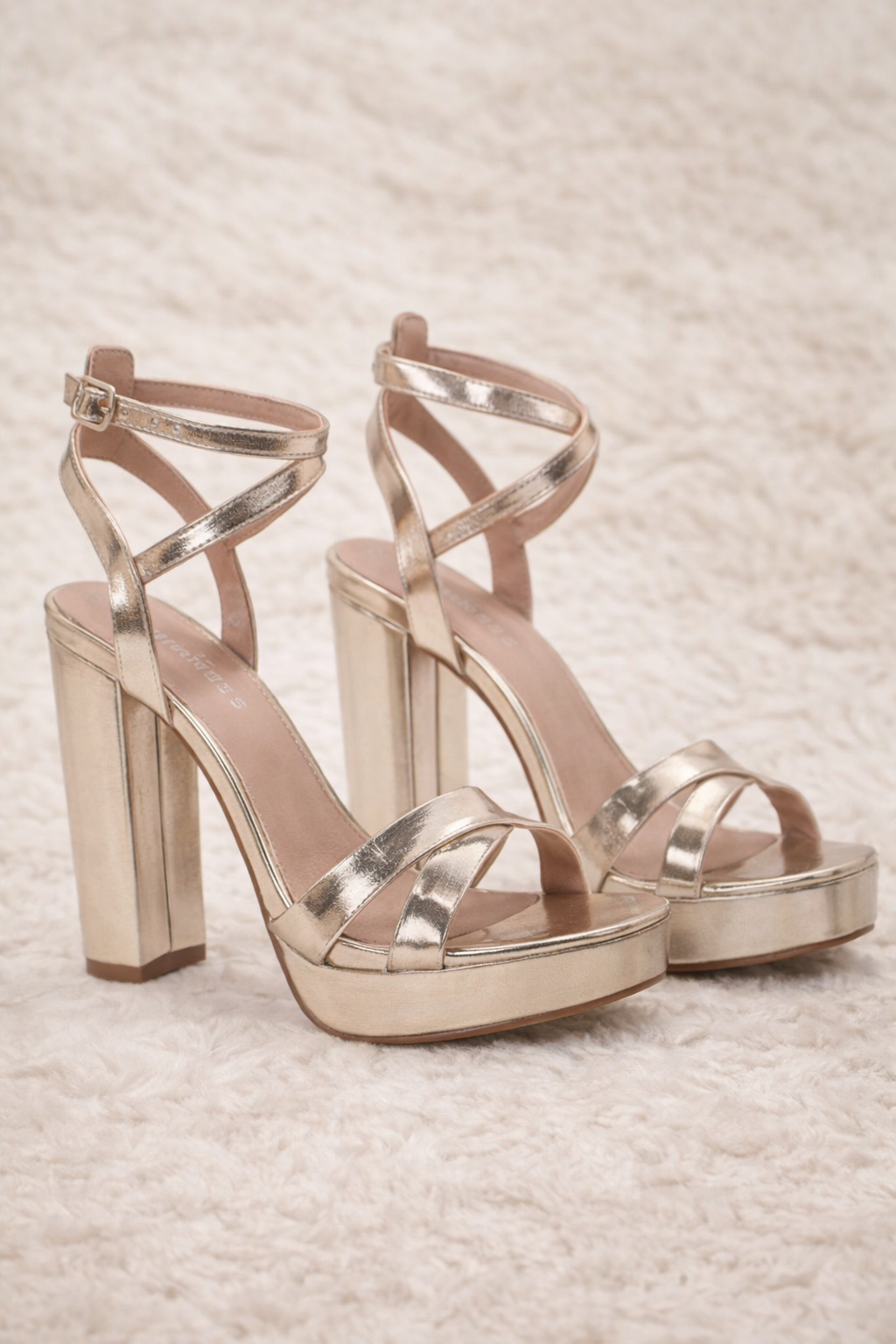 Elevate your style and your confidence with our Short Platform Heel with Ankle Strap! 